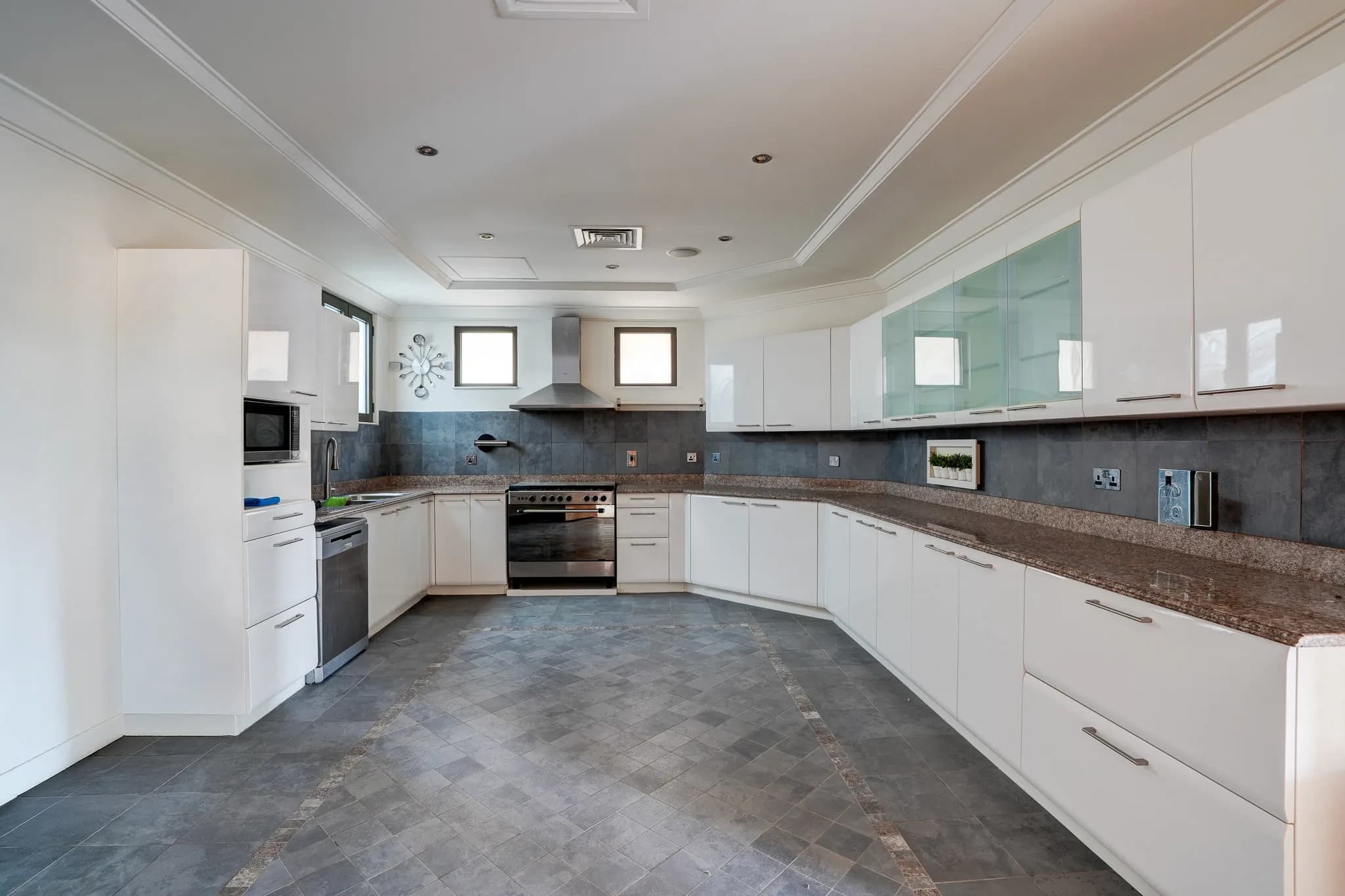 4-bedroom Garden Home for rent on Palm Jumeirah - 13