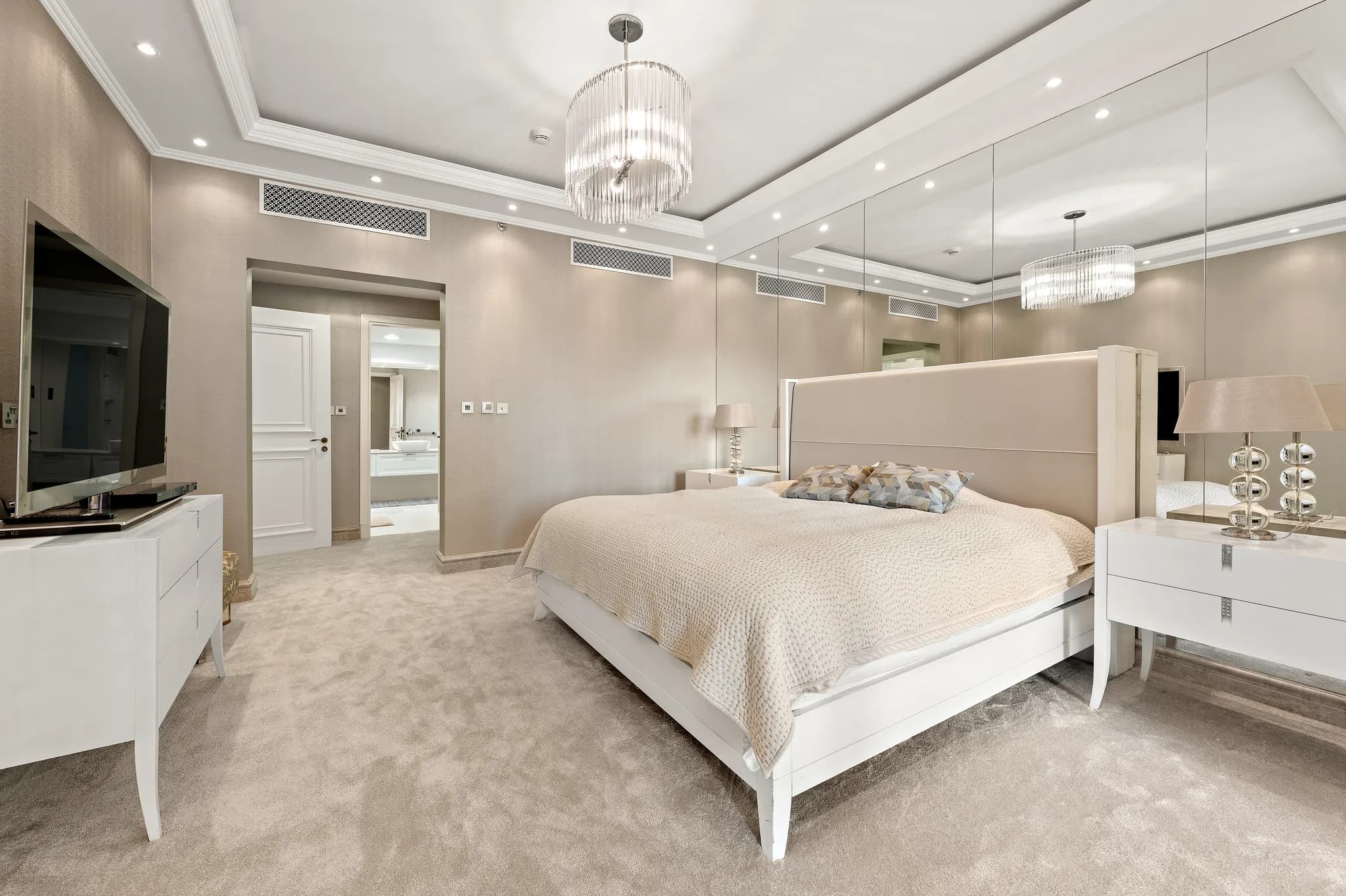 2-bed apartment in The Residences South on Palm Jumeirah - 9