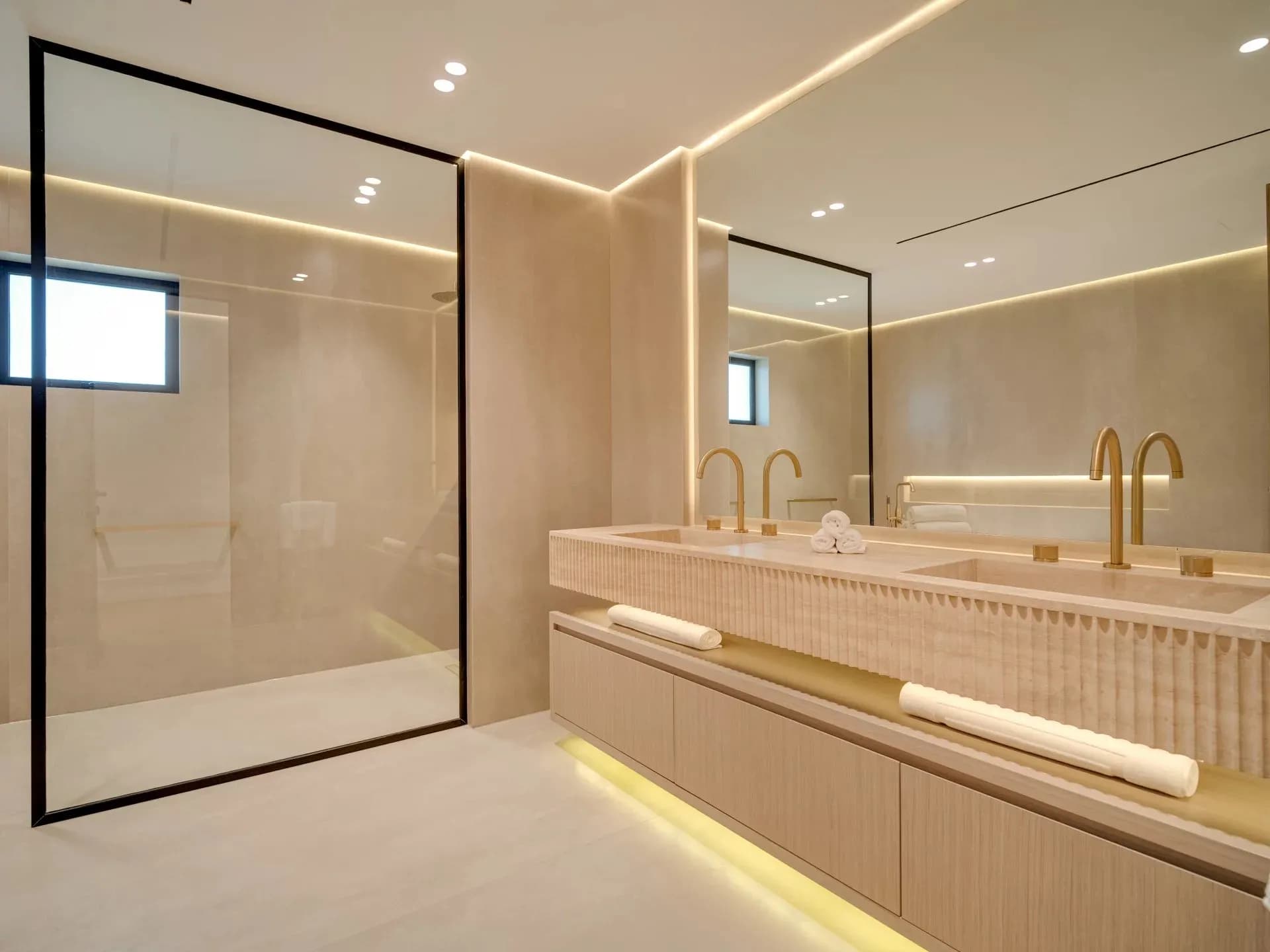 Stunning Brand New Fully Furnished Villa in JGE - 14