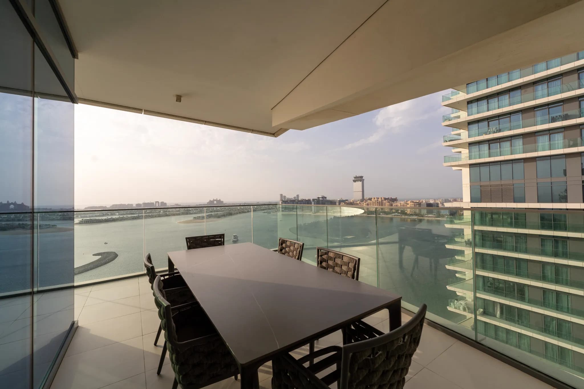 3-bed upgraded apartment in Beach Vista Emaar Beachfront - 7