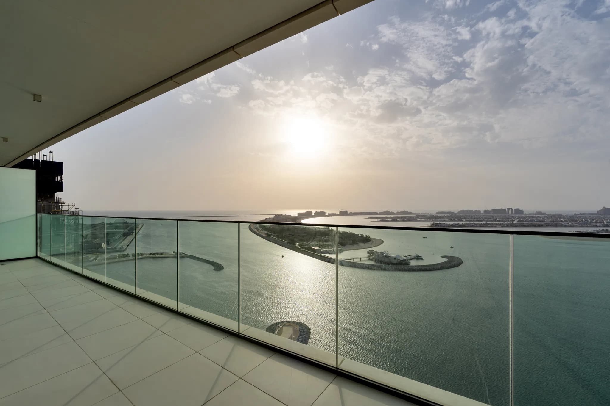 3-bed upgraded apartment in Beach Vista Emaar Beachfront - 8