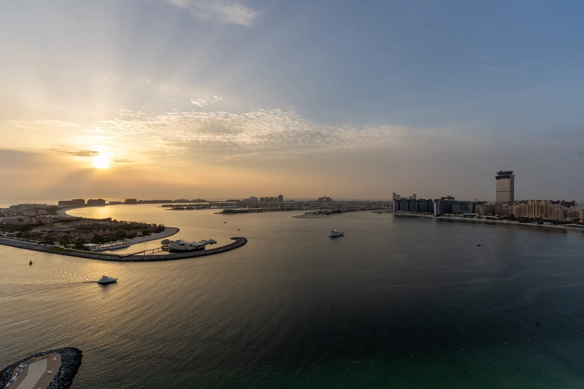 3-bed upgraded apartment in Beach Vista Emaar Beachfront - 9
