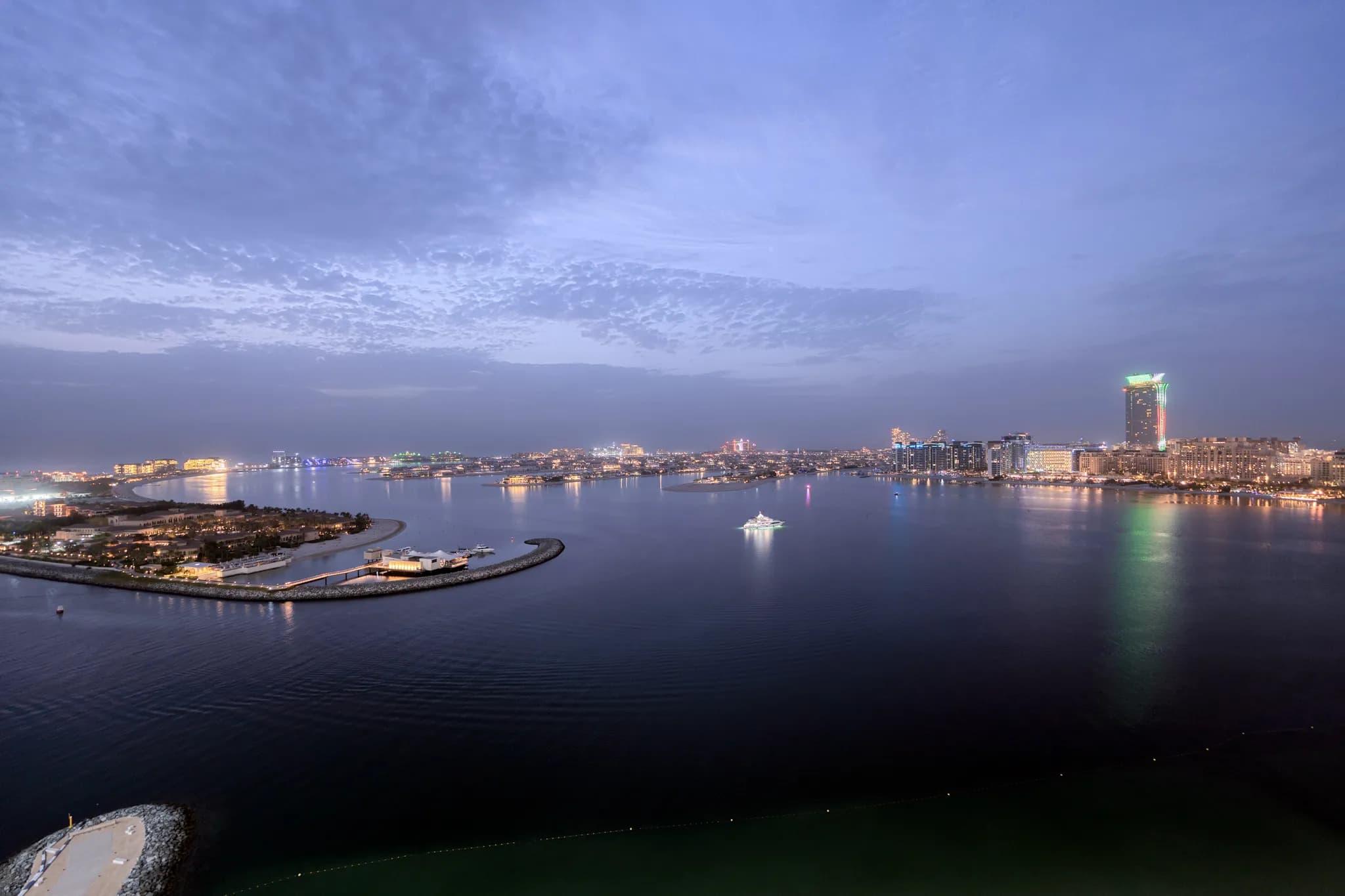 3-bed upgraded apartment in Beach Vista Emaar Beachfront - 10