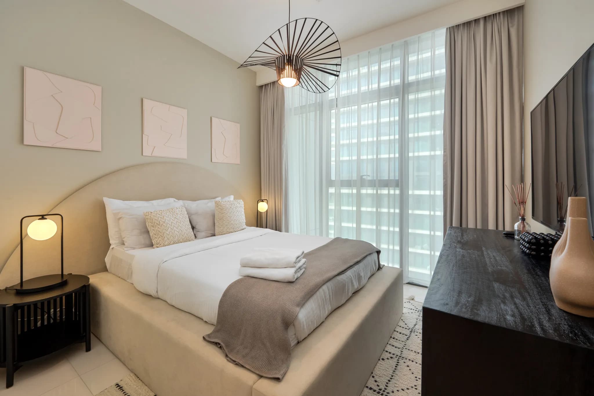 3-bed upgraded apartment in Beach Vista Emaar Beachfront - 11