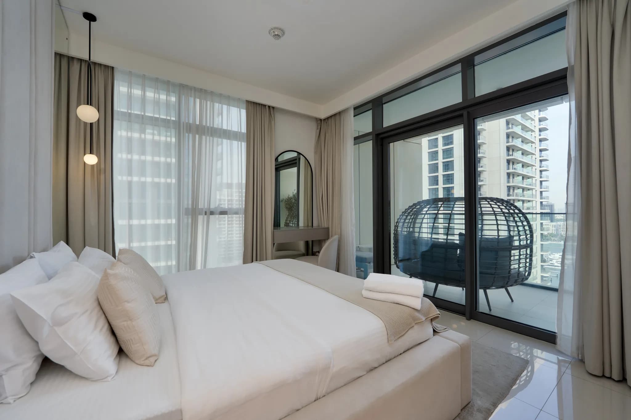 3-bed upgraded apartment in Beach Vista Emaar Beachfront - 13