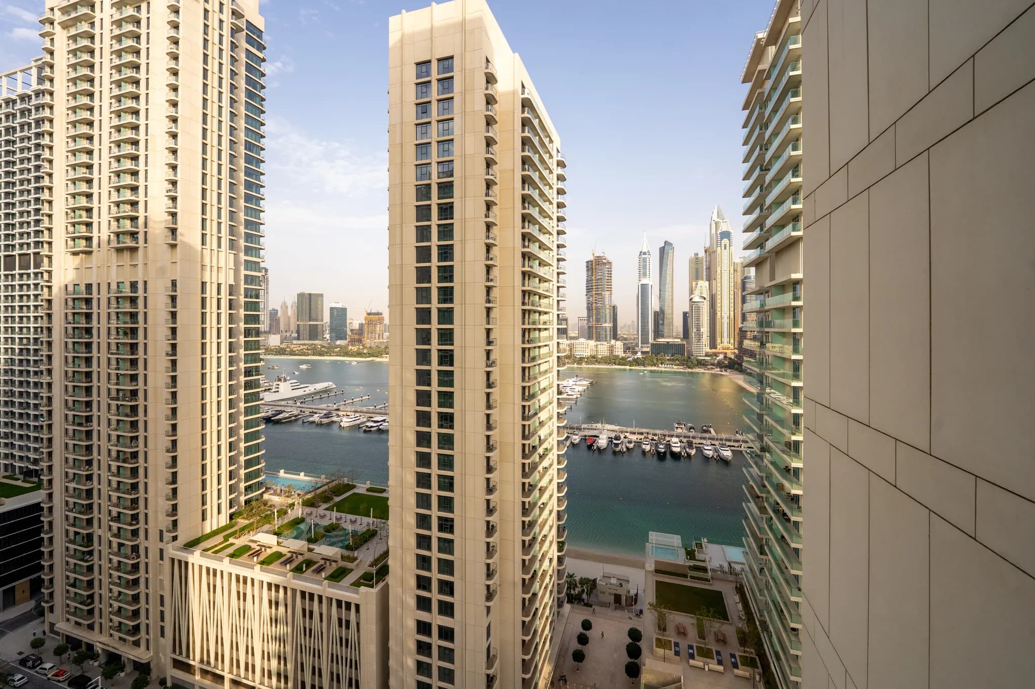 3-bed upgraded apartment in Beach Vista Emaar Beachfront - 15
